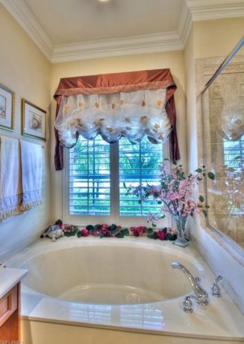 5076 Post Oak Ln, Naples FL  34105-4526 exterior