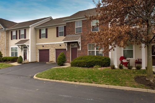 4369 Club Trail Ln, Darbydale, OH 43123-8152