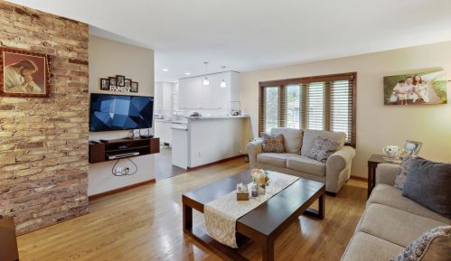 205 Mayfield Ave, Valpo, IN 46383-5941