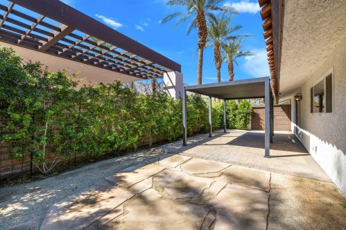 48890 Eisenhower Dr, La Quinta CA  92253-6223 exterior