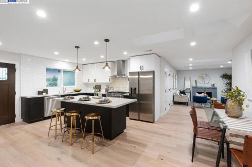 7298 Tamarack Dr, Pleasanton CA  94568-1749 exterior