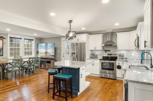 26 Patchogue Rd, Scotts Beach NY  11789-1422 exterior