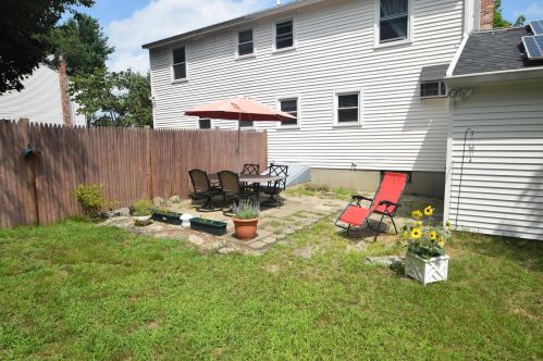 2 Sunnyside Ln, Derry NH  03038-2134 exterior