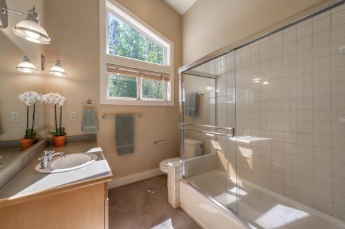 11720 Mougle Ln, Truckee CA  96161-6108 exterior