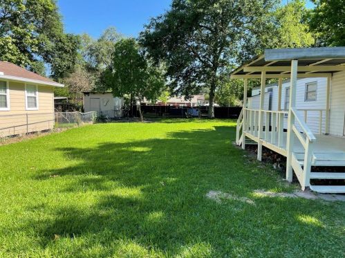 9526 Catlett Ln, Morgans Point TX  77571-3856 exterior