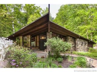 11 Pine Hill Rd, New Haven, CT 06525-1812