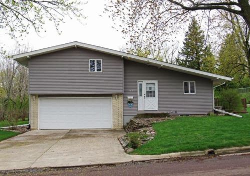702 6th Ave, Estherville, IA 51334-1233
