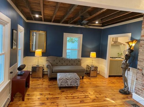 4 Bishop Ct, United States Coast Guard Ac CT  06320-5601 exterior