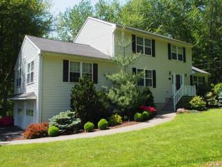 237 Broadbridge Rd, Bridgeport, CT 06611-5271