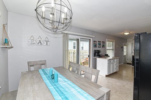 933 101, Milwaukee WI 53214-2513 exterior