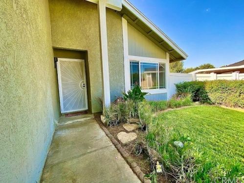 10085 Chula Vista Way, Riverside, CA 92503-7708