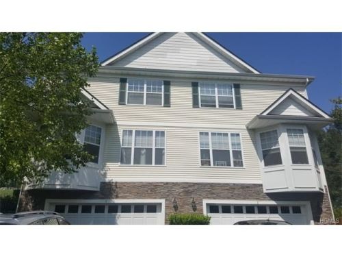 4 Green Ct, Middletown, NY 10940-2670
