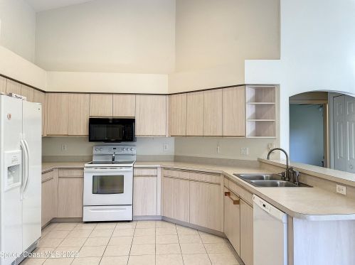 222 Lake Shore Dr, Merritt Island, FL 32953-7960