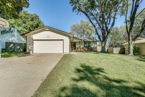 1610 Oak Frst Rd, Derby KS  67037-2019 exterior