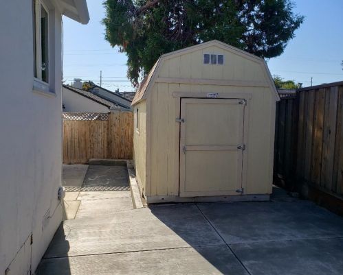 2081 Horne St, San Leandro CA  94578-1465 exterior