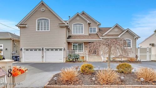 8 Sunnydale Dr, Bricktown, NJ 08723-7354