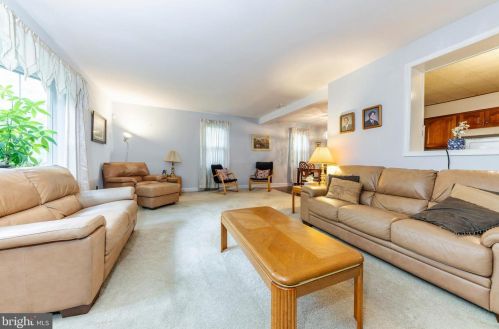 408 Hobart Dr, Tavistock NJ  08033-3623 exterior