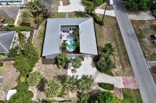 330 13th St, Vero Beach, FL 32962-6419