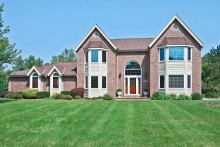 18610 Kestrel Trl, Brookfield WI  53045-6655 exterior