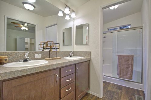 39 Clipper Ln, Modesto CA  95356-1711 exterior