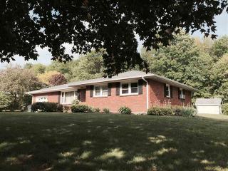 40 Zelenke Dr, North Greenbush NY  12198-8614 exterior
