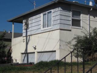 9510 Hillside St, Oakland, CA 94603-1954