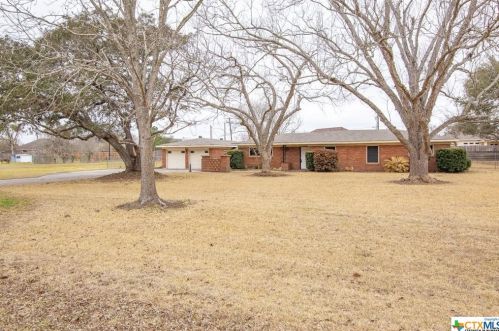 202 Yucca Dr, Victoria TX 77904-1115 exterior