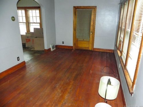 8 Lockwood Ln, Norwalk CT  06851-5818 exterior