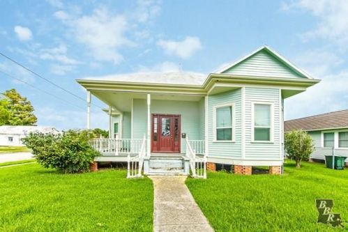 901 Lee Ave, Houma, LA 70360-5753