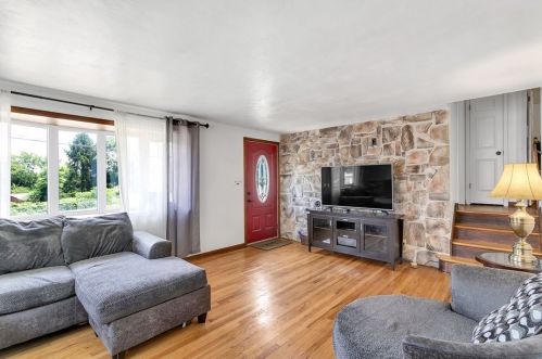 6816 Tunnelview Dr, Pittsburgh, PA 15235-2241