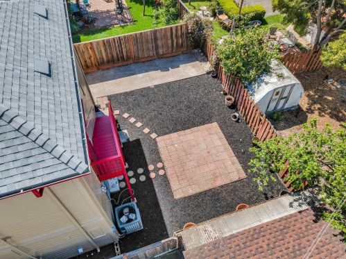 5531 Fremont St, Oakland CA 94608-2216 exterior