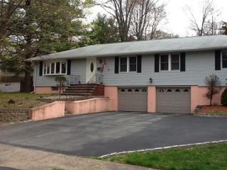 130 Kiwanis Dr, Wayne, NJ 07470-4187