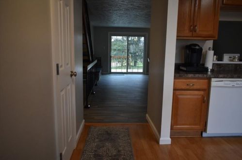 665 Newton Sq, Moon Twp, PA 15108-1050