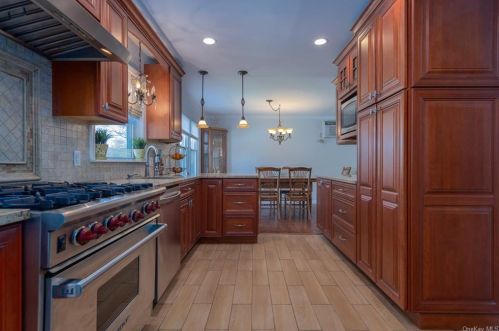 139 Hilburn Rd, Scarsdale NY  10583-6117 exterior