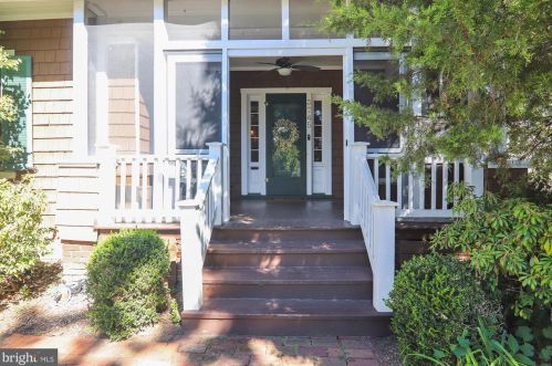 3745 Oliver St, Washington, DC 20015-2531