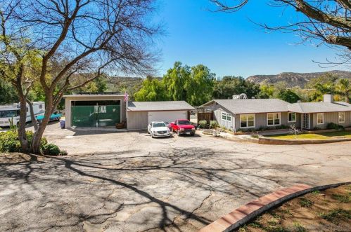 605 Arnold Way, Alpine, CA 91901-2713