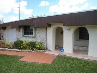 13615 Monroe St, Miami, FL 33176-6238