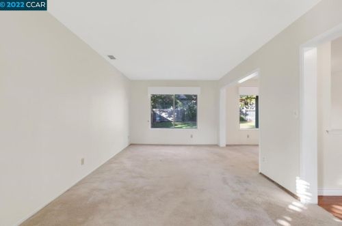 9456 Fairlight Ct, Elk Grove CA  95758-1031 exterior