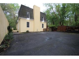 352 Summit Ridge Dr, Lawrenceville, GA 30046-6042