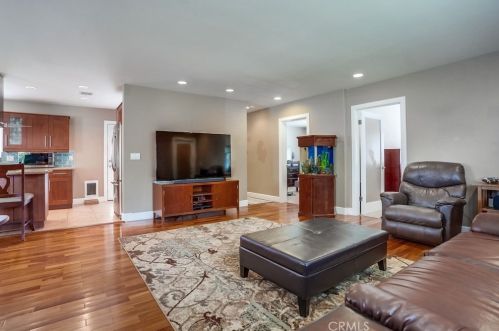 3753 Snowden Ave, Long Beach CA  90808-2226 exterior