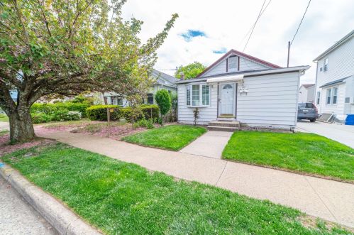 937 7th St, New Hyde Park NY  11040-3032 exterior