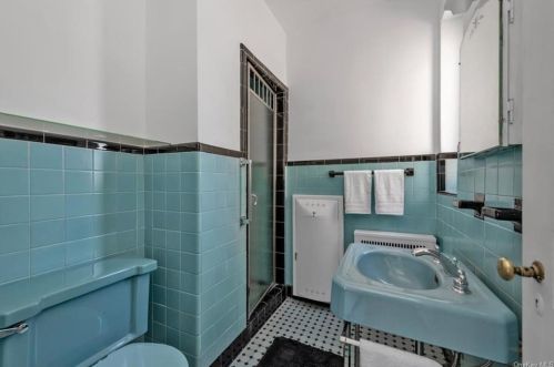 1839 Hering Ave, Bronx NY  10461-1801 exterior