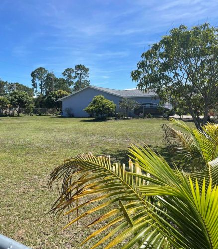 1098 Janar Ave, Fort Pierce, FL 34953-7213