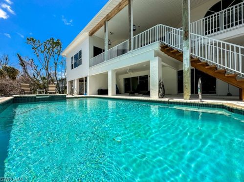 1724 Bunting Ln, Sanibel FL  33957-4226 exterior