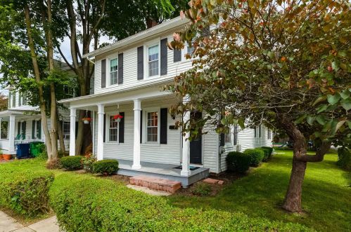 8 Clinton St, New Hamburg, NY 12590-1528