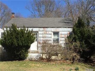 755 Meadow Rd, Smithtown, NY 11787-1621