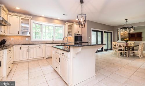 10 Devonshires Ct, Blue Bell PA  19422-2560 exterior