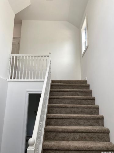 18 Raynor Rd, Panamoka NY  11961-1904 exterior