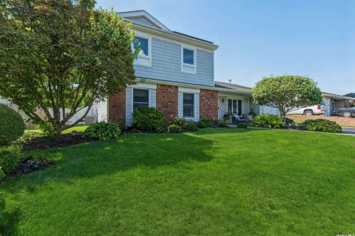 46 Springmeadow Dr, Holbrook, NY 11741-3017