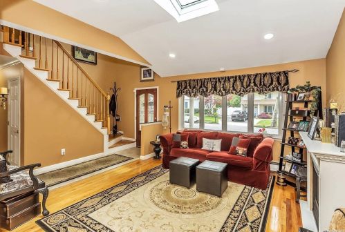 7 Wentworth Dr, Huntington Station, NY 11746-6926